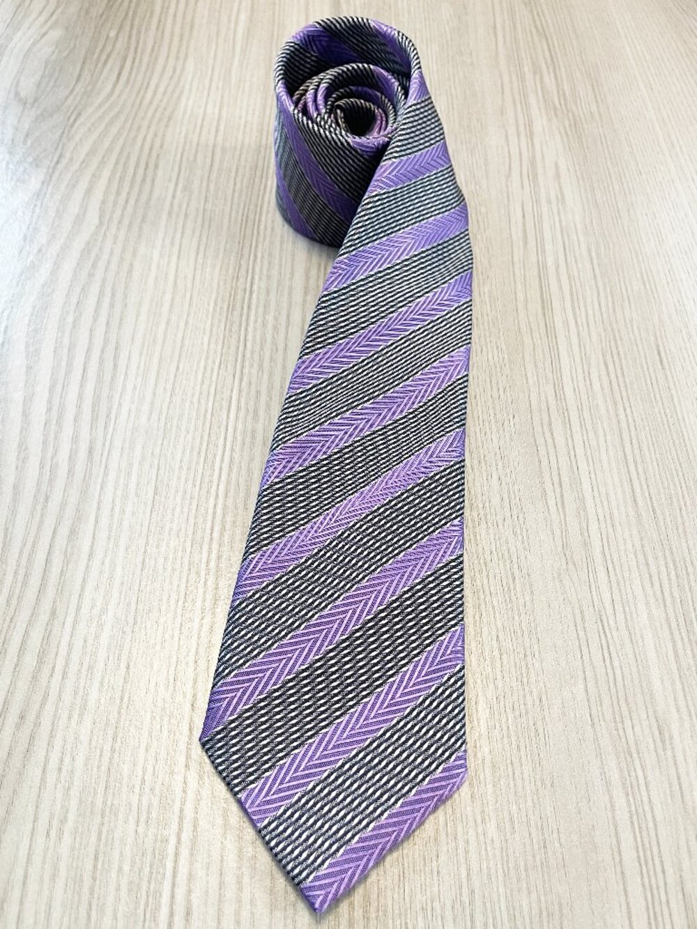Geoff Nicholson Italy 100% Silk Tie Purple Black Silver Striped